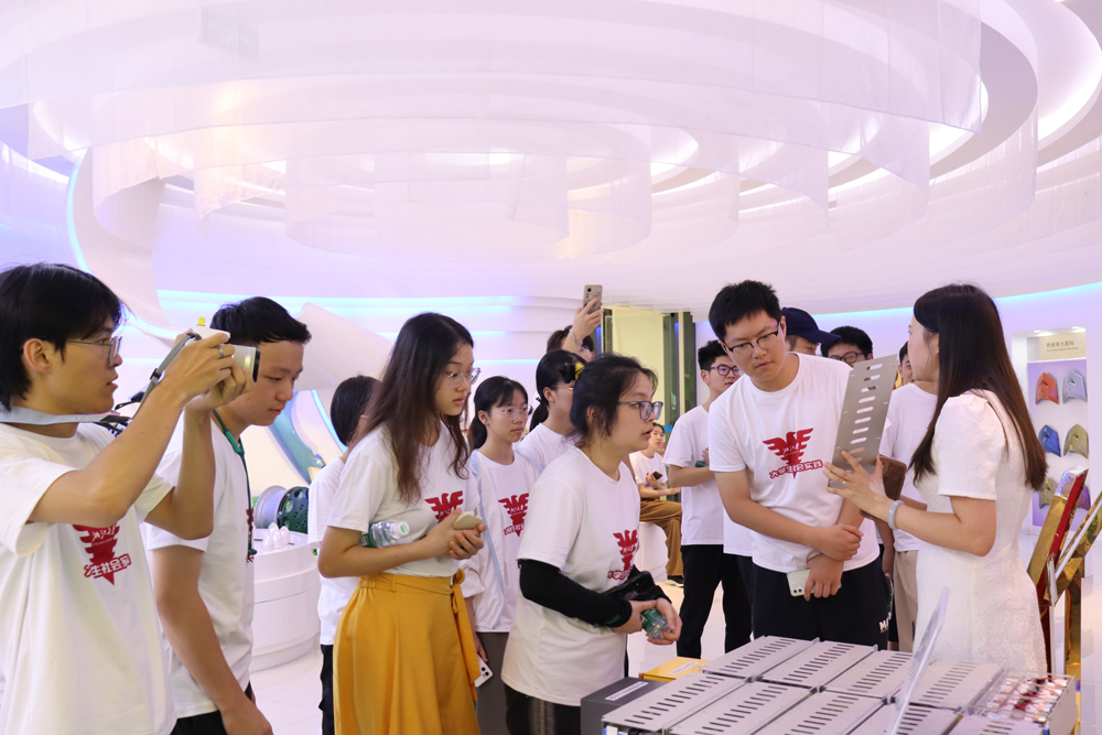 Teachers and Students from Zhejiang University Visited Global New Material International