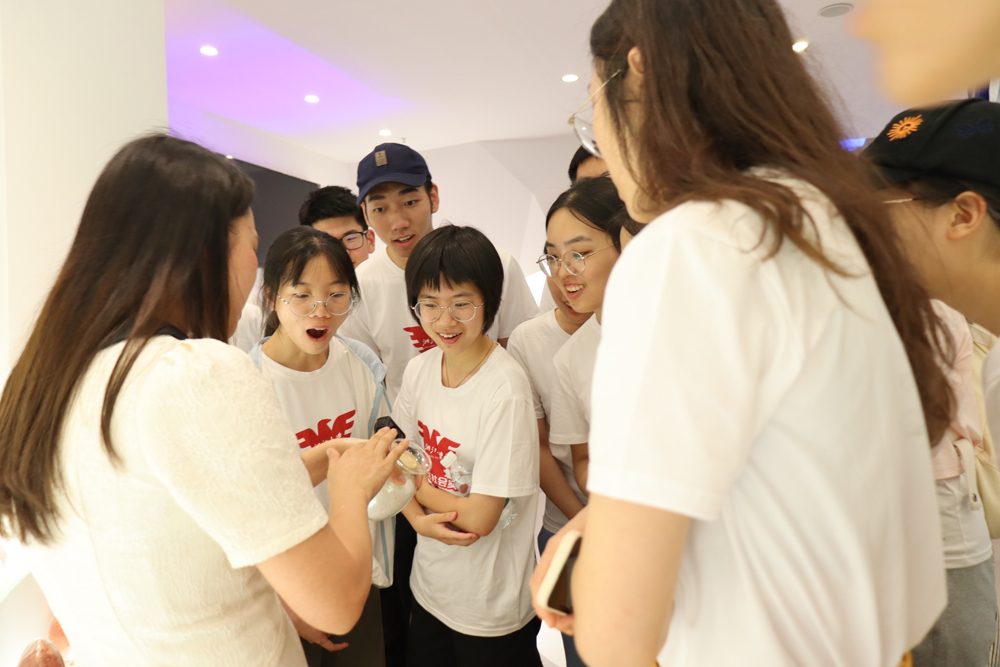 Teachers and Students from Zhejiang University Visited Global New Material International