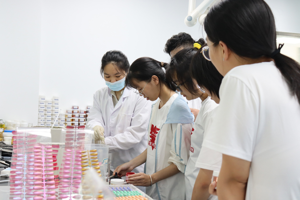 Teachers and Students from Zhejiang University Visited Global New Material International