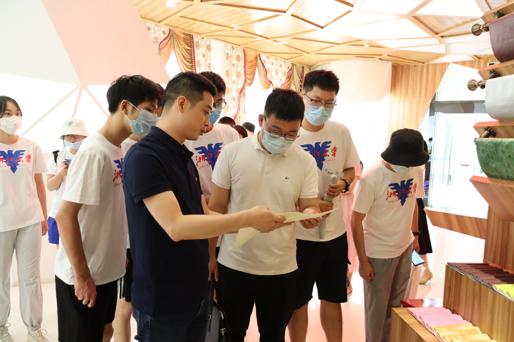 Teachers and Students of Zhejiang University Went to Global New Material International (Chesir) for Research and Study