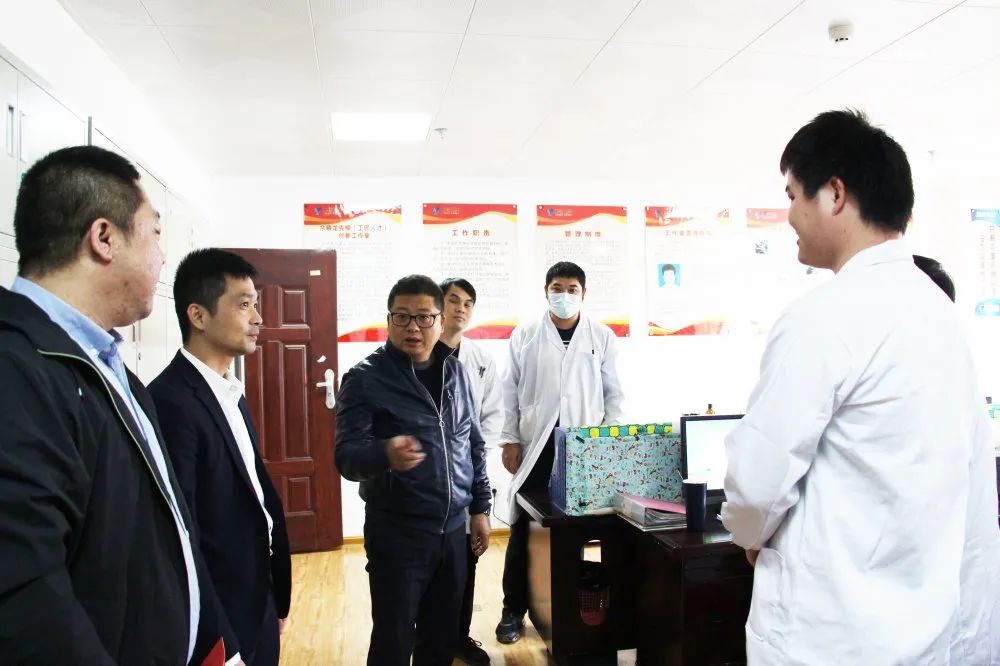 Chairman Su Ertian Visits Excellent Staffs