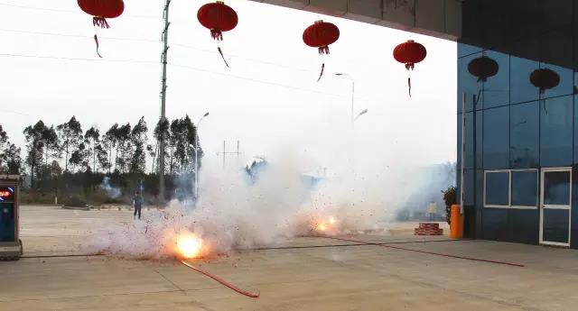 Burning firecrackers foreshadowed booming businiess