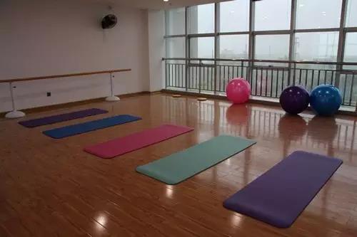 Elegant and quiet yoga room